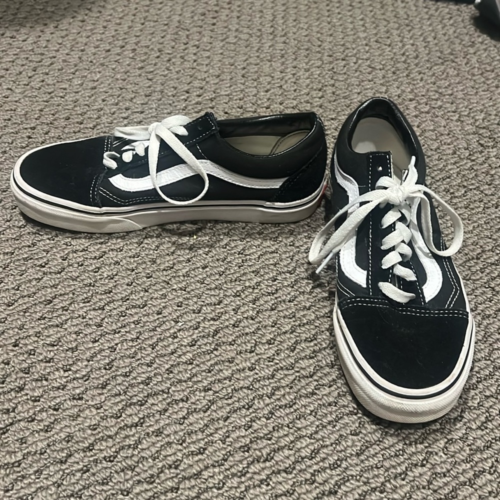 Vans Old Skool Women 7, Men 5.5